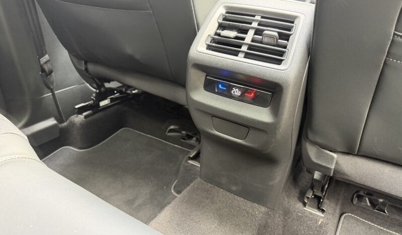 
								Volkswagen Tiguan 2.0 TDI scr 150 cv R-Line DSG full									