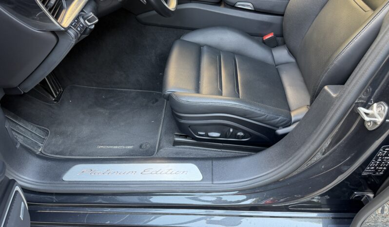 
								Porsche Panamera 4 E-Hybrid Platinum Edition full									