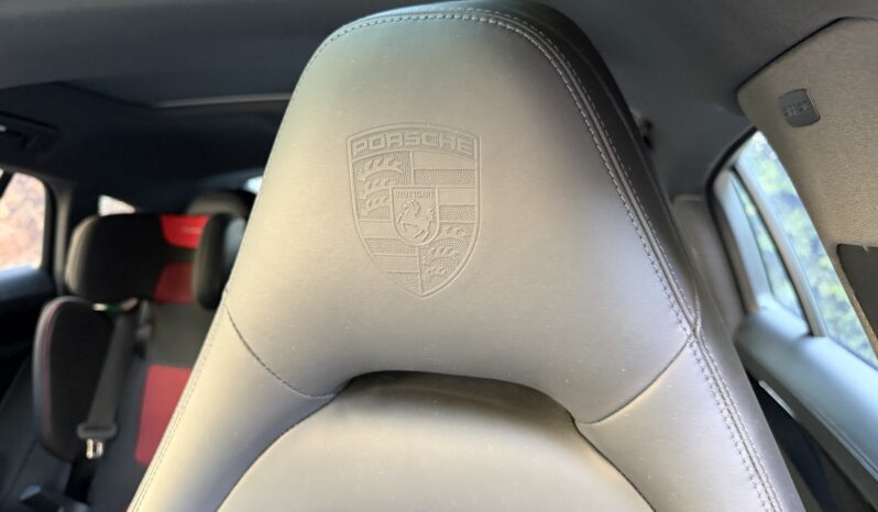 
								Porsche Panamera 4 E-Hybrid Platinum Edition full									