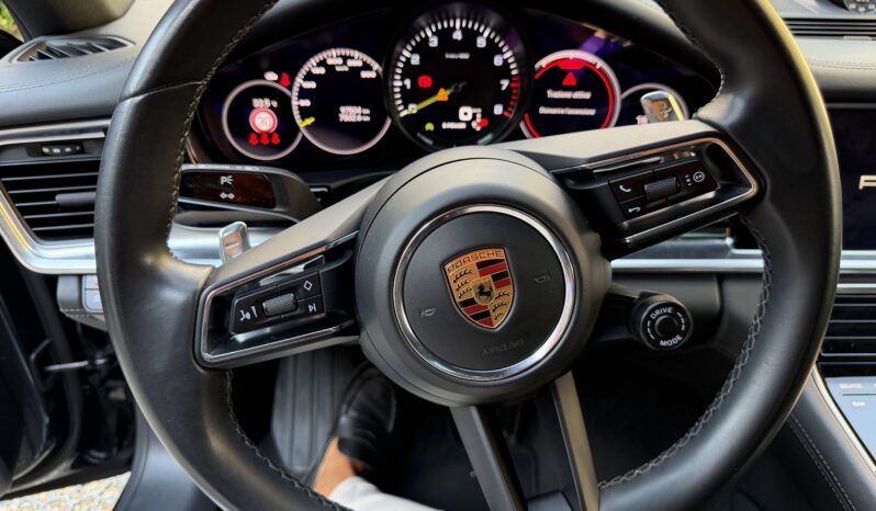 
								Porsche Panamera 4 E-Hybrid Platinum Edition full									