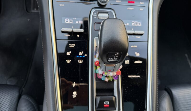 
								Porsche Panamera 4 E-Hybrid Platinum Edition full									