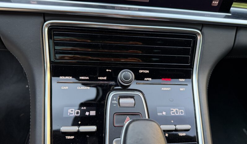 
								Porsche Panamera 4 E-Hybrid Platinum Edition full									