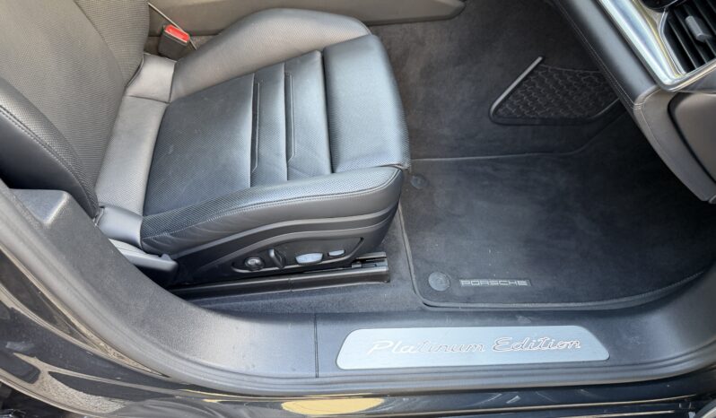 
								Porsche Panamera 4 E-Hybrid Platinum Edition full									