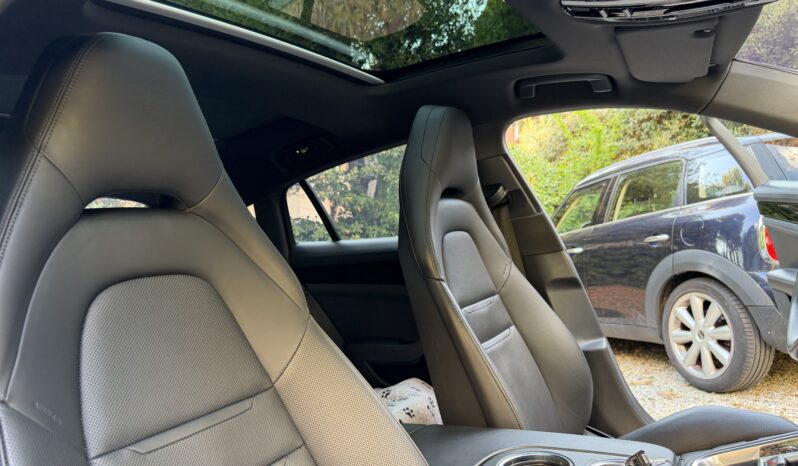 
								Porsche Panamera 4 E-Hybrid Platinum Edition full									