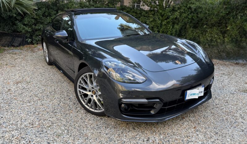 
								Porsche Panamera 4 E-Hybrid Platinum Edition full									