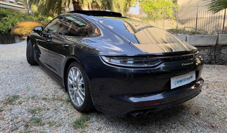 
								Porsche Panamera 4 E-Hybrid Platinum Edition full									