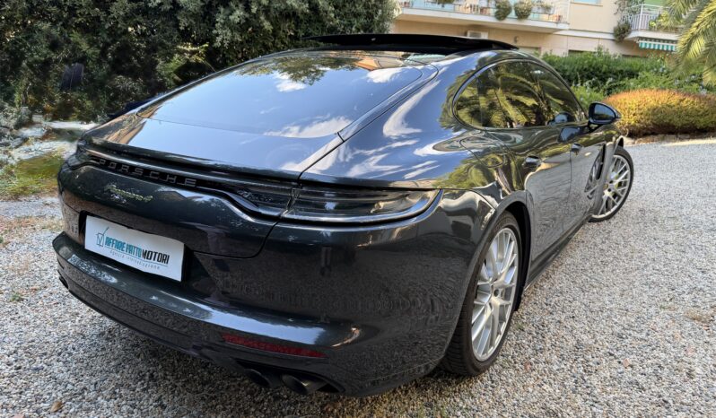 
								Porsche Panamera 4 E-Hybrid Platinum Edition full									